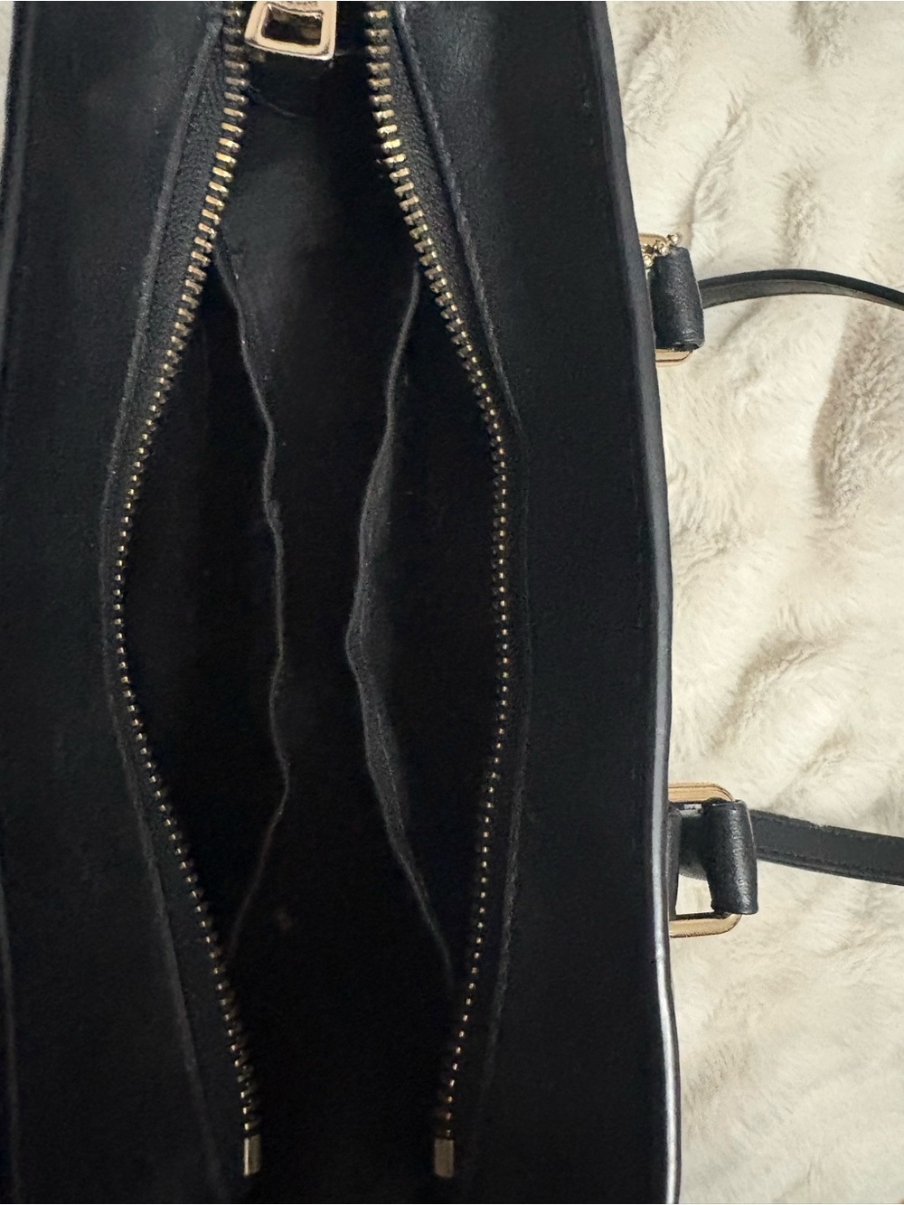 Coach Blake mini carryall. Black Pebbled Leather Satchel with Crossbody Strap - Picture 9 of 12